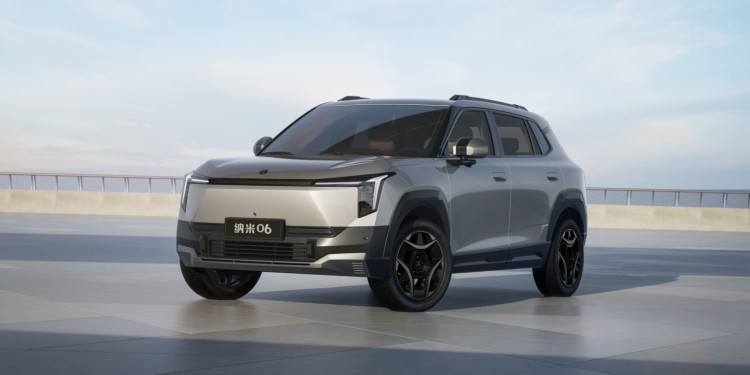 年轻人的第一台智趣纯电SUV！东风纳米06预售 8.99 万起